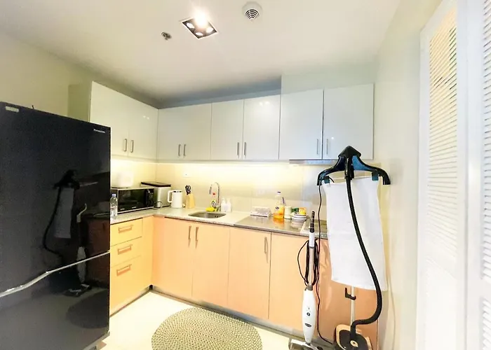 Lovely & Luxury 1br Near Solaire, Okada W Sunset